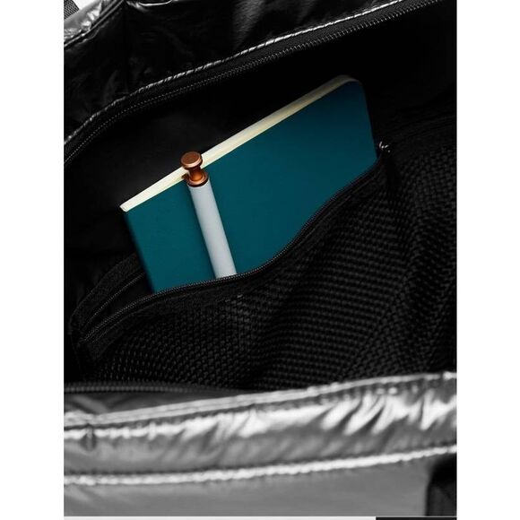 Fabletics the large quilted tote in grey metallic with Crossbody strap new witho - Picture 5 of 7